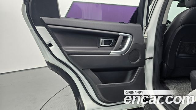 Land Rover Discovery Sport 2.0 TD4 SE 2017 — фото 25