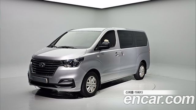Hyundai Grand Starex Van 3-Seater Smart