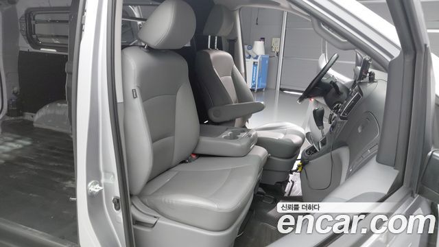 Hyundai Grand Starex Van 3-Seater Smart 2021 — фото 10