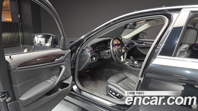 BMW 5 Series (G30) 523d Luxury 2023 — фото 10