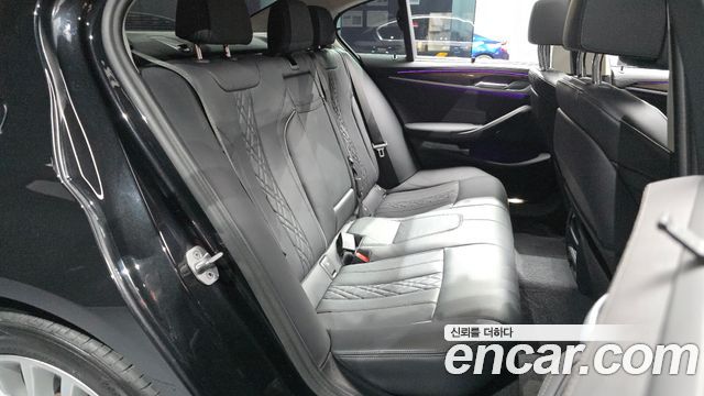 BMW 5 Series (G30) 523d Luxury 2023 — фото 11