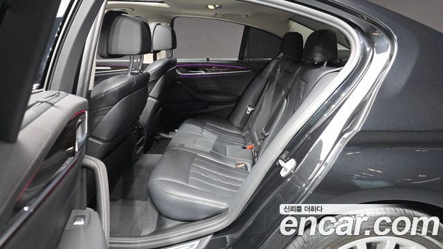 BMW 5 Series (G30) 523d Luxury 2023 — фото 12