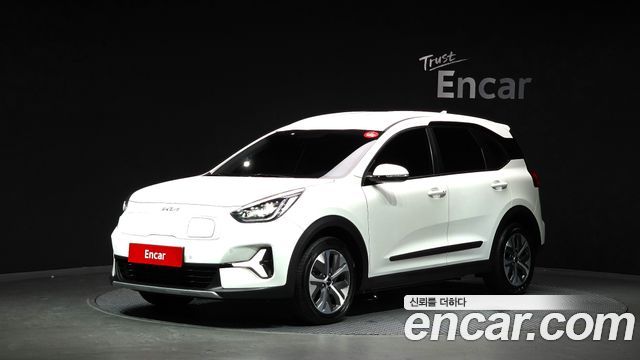 Kia Niro Plus Air 2023 — фото 1