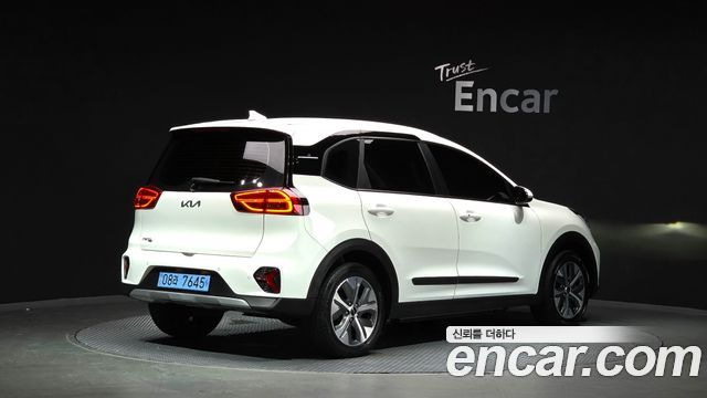 Kia Niro Plus Air 2023 — фото 2