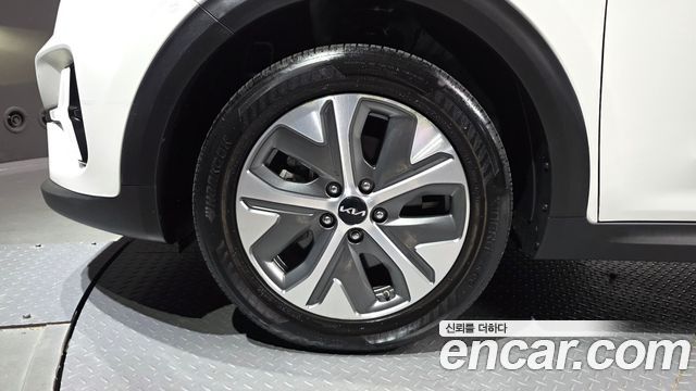 Kia Niro Plus Air 2023 — фото 5