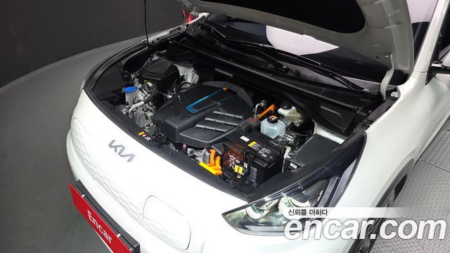 Kia Niro Plus Air 2023 — фото 6