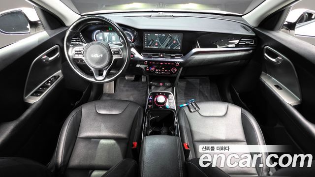 Kia Niro Plus Air 2023 — фото 7