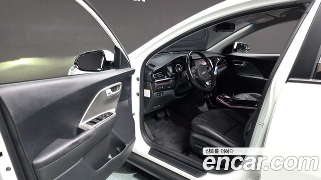 Kia Niro Plus Air 2023 — фото 10
