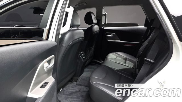 Kia Niro Plus Air 2023 — фото 15