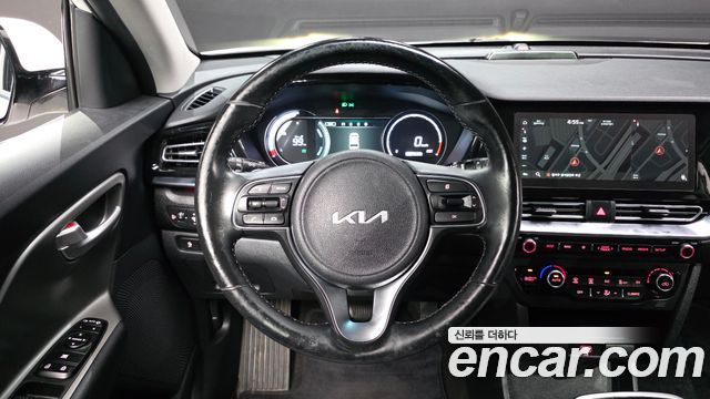 Kia Niro Plus Air 2023 — фото 16