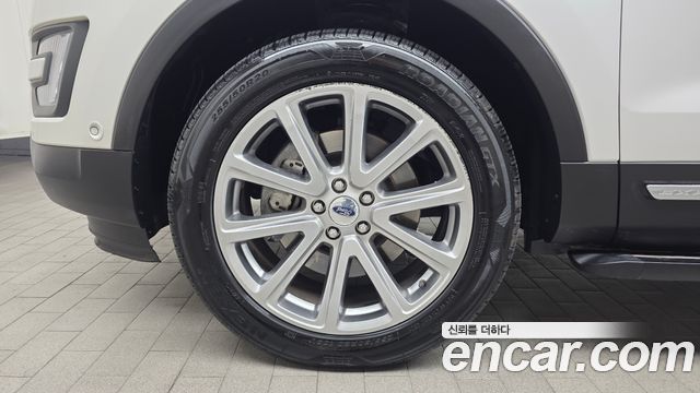 Ford Explorer 2.3 Limited 4WD 5th 2017 — фото 5