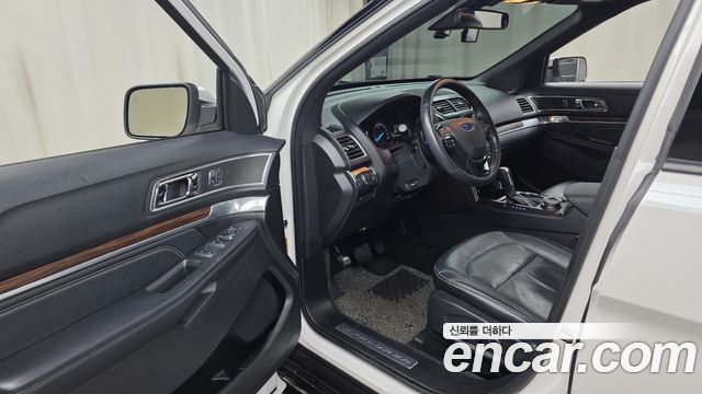Ford Explorer 2.3 Limited 4WD 5th 2017 — фото 10