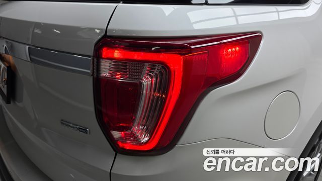 Ford Explorer 2.3 Limited 4WD 5th 2017 — фото 23