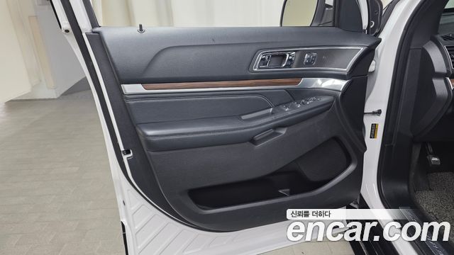 Ford Explorer 2.3 Limited 4WD 5th 2017 — фото 24