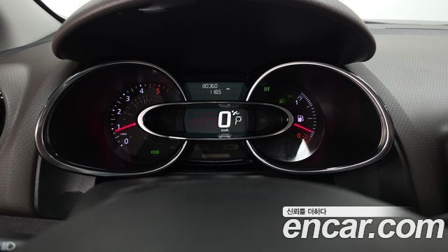 Renault Korea Clio Intens 2018 — фото 8