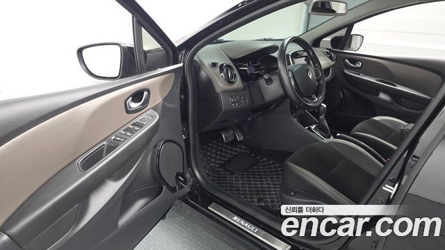 Renault Korea Clio Intens 2018 — фото 10