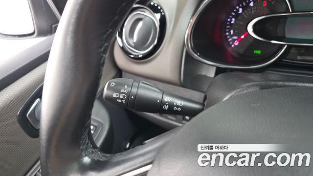 Renault Korea Clio Intens 2018 — фото 15