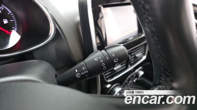 Renault Korea Clio Intens 2018 — фото 16