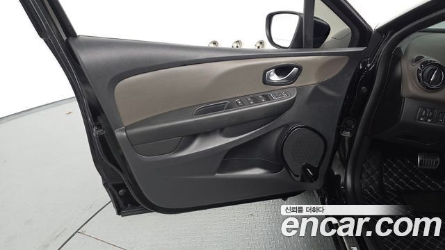 Renault Korea Clio Intens 2018 — фото 24