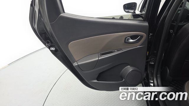 Renault Korea Clio Intens 2018 — фото 25