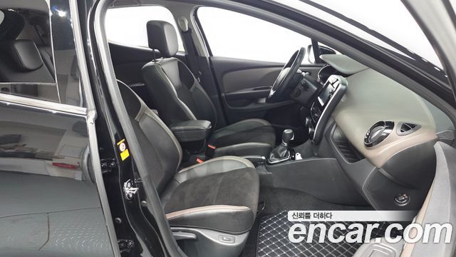 Renault Korea Clio Intens 2018 — фото 26