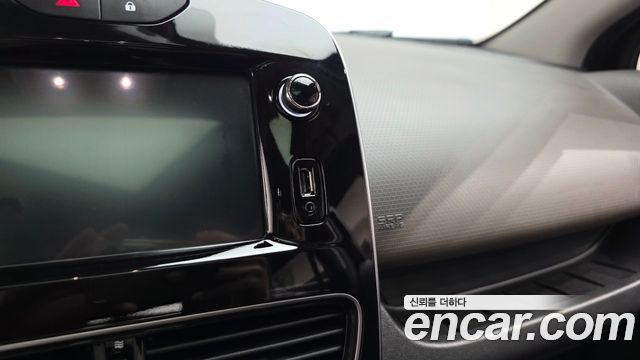 Renault Korea Clio Intens 2018 — фото 30