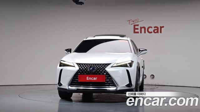 Lexus UX300e 2WD 2022 — фото 3
