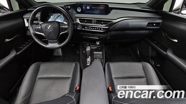Lexus UX300e 2WD 2022 — фото 7