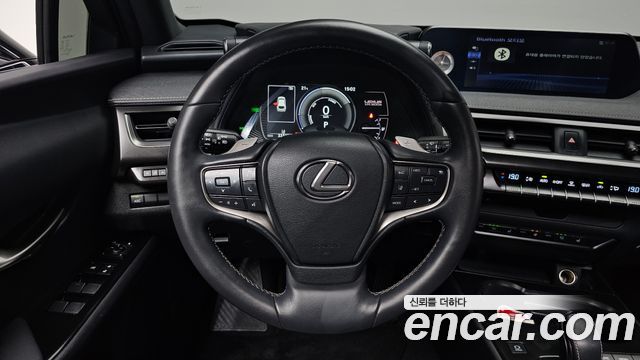 Lexus UX300e 2WD 2022 — фото 13