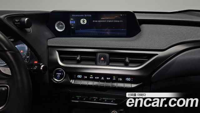 Lexus UX300e 2WD 2022 — фото 14