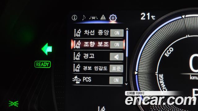 Lexus UX300e 2WD 2022 — фото 16