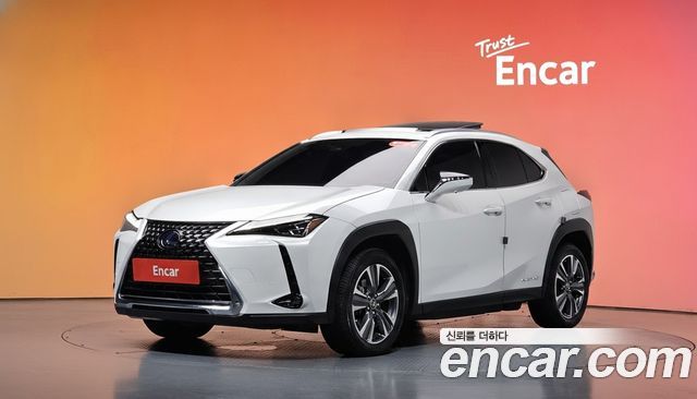 Lexus UX300e 2WD 2022 — фото 1