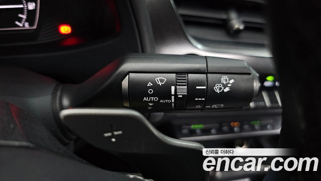Lexus UX300e 2WD 2022 — фото 32