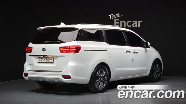 Kia Carnival 9-Seater Luxury 2019 — фото 2