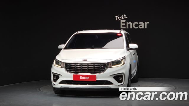 Kia Carnival 9-Seater Luxury 2019 — фото 3