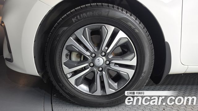 Kia Carnival 9-Seater Luxury 2019 — фото 5