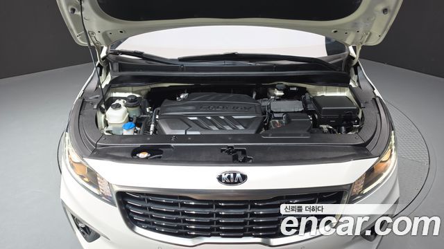 Kia Carnival 9-Seater Luxury 2019 — фото 6