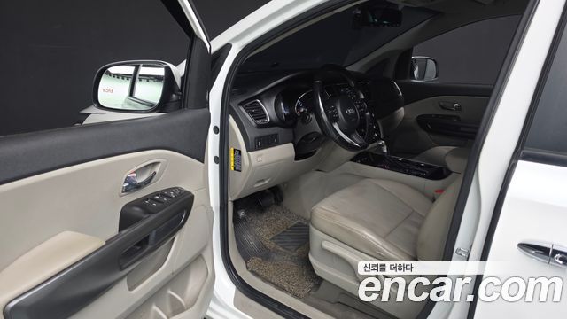 Kia Carnival 9-Seater Luxury 2019 — фото 10