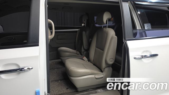 Kia Carnival 9-Seater Luxury 2019 — фото 12