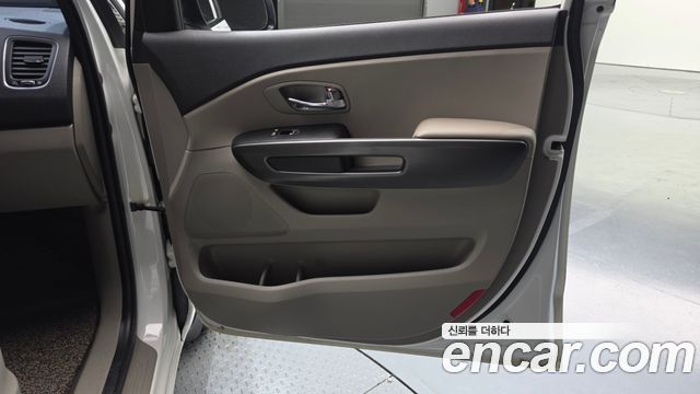 Kia Carnival 9-Seater Luxury 2019 — фото 25