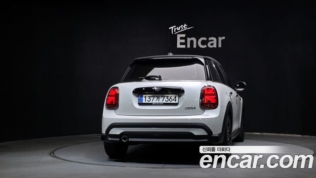 MINI Cooper 5Door Classic Third Generation 2024 — фото 4