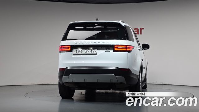 Land Rover Discovery 5 3.0 TD6 HSE Luxury 2018 — фото 4