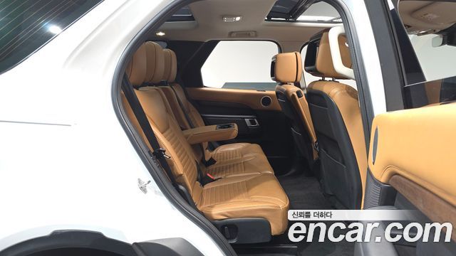 Land Rover Discovery 5 3.0 TD6 HSE Luxury 2018 — фото 11