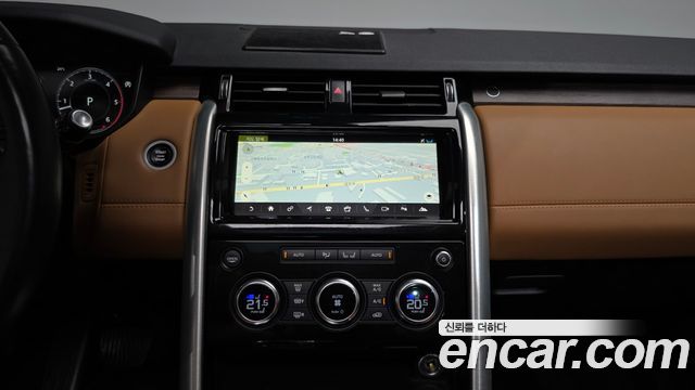 Land Rover Discovery 5 3.0 TD6 HSE Luxury 2018 — фото 14