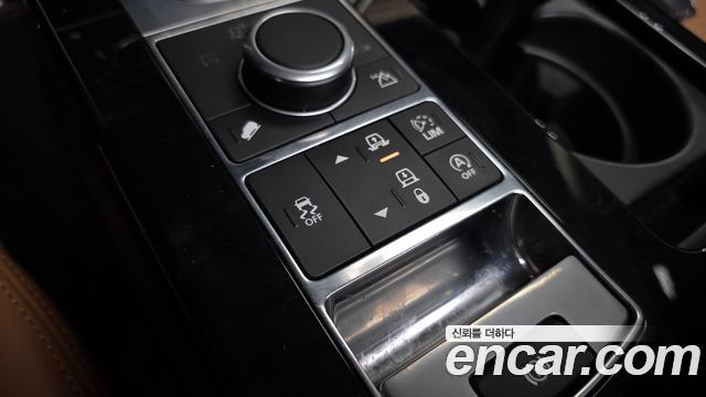 Land Rover Discovery 5 3.0 TD6 HSE Luxury 2018 — фото 17