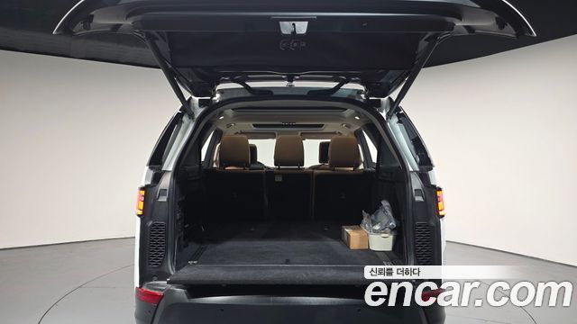 Land Rover Discovery 5 3.0 TD6 HSE Luxury 2018 — фото 20
