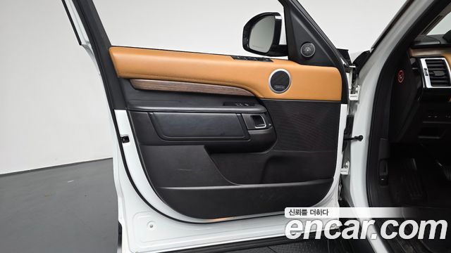 Land Rover Discovery 5 3.0 TD6 HSE Luxury 2018 — фото 24