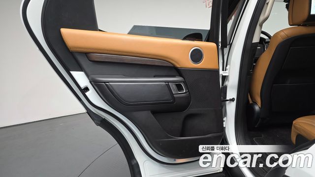Land Rover Discovery 5 3.0 TD6 HSE Luxury 2018 — фото 25