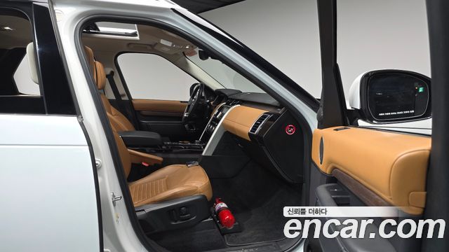 Land Rover Discovery 5 3.0 TD6 HSE Luxury 2018 — фото 26