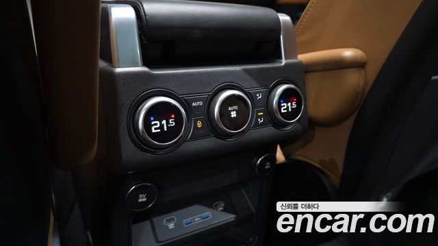 Land Rover Discovery 5 3.0 TD6 HSE Luxury 2018 — фото 31